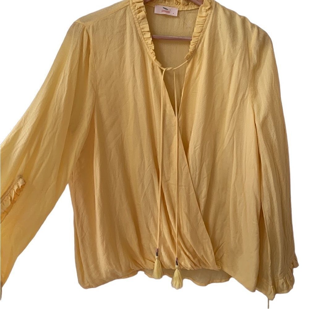 Anthropologie Hummingbird Boho Daisy Ruffle Slimming wrap shirt Yellow Sz  small